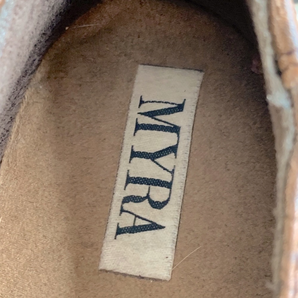 Myra Brown Embossed Leather Aztec Print Noc Toe Slip On Shoes Size 9 - Picture 8 of 10